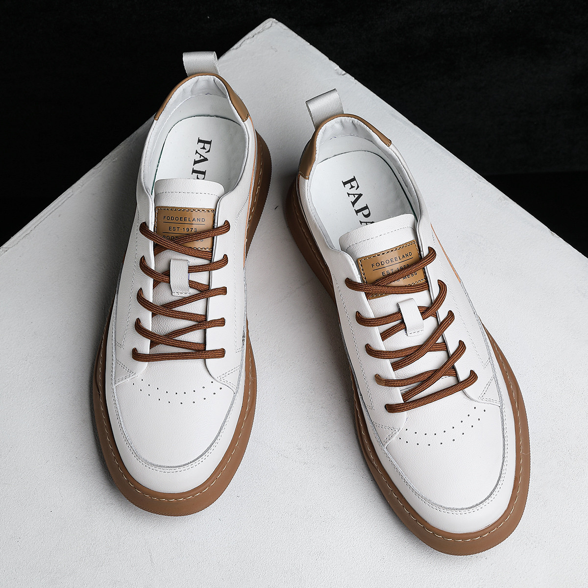 Sneaker aus echtem Leder für Herren, modische Freizeit-Sportschuhe, weiße Schuhe für Herren, hochwertige Herrenschuhe, modische und vielseitige Low-Top-Schuhe_voghion.com