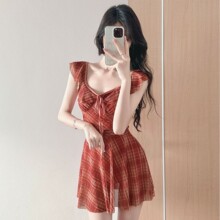 Ӿ���¿�Ů���ڸ������������ڶǱ���ƽ�ǿ���Ȫˮ��԰Ӿ������