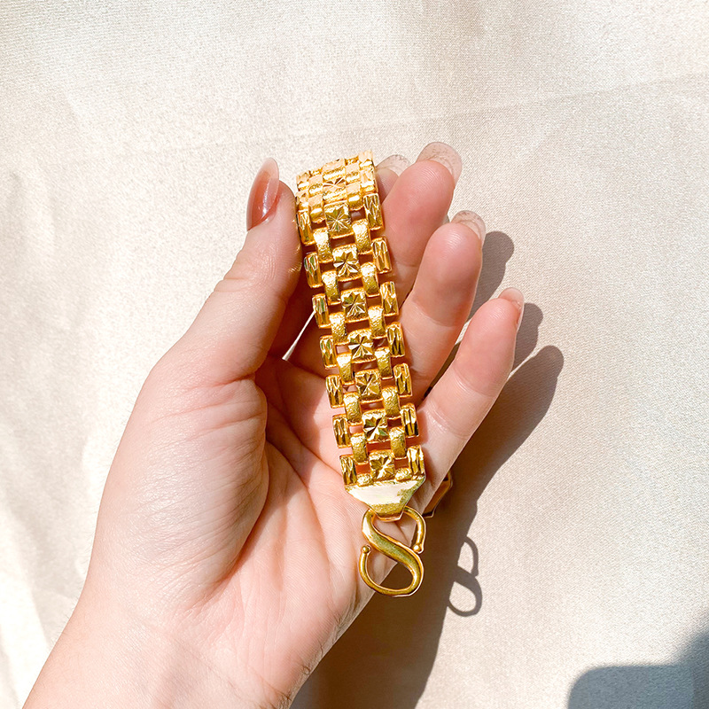 Pulsera de cadena de tanques para hombres y mujeres Pulsera de oro de arena de Vietnam no se desvanece durante mucho tiempo Regalo de todo partido dominante Venta caliente Yiwu Venta al por mayor