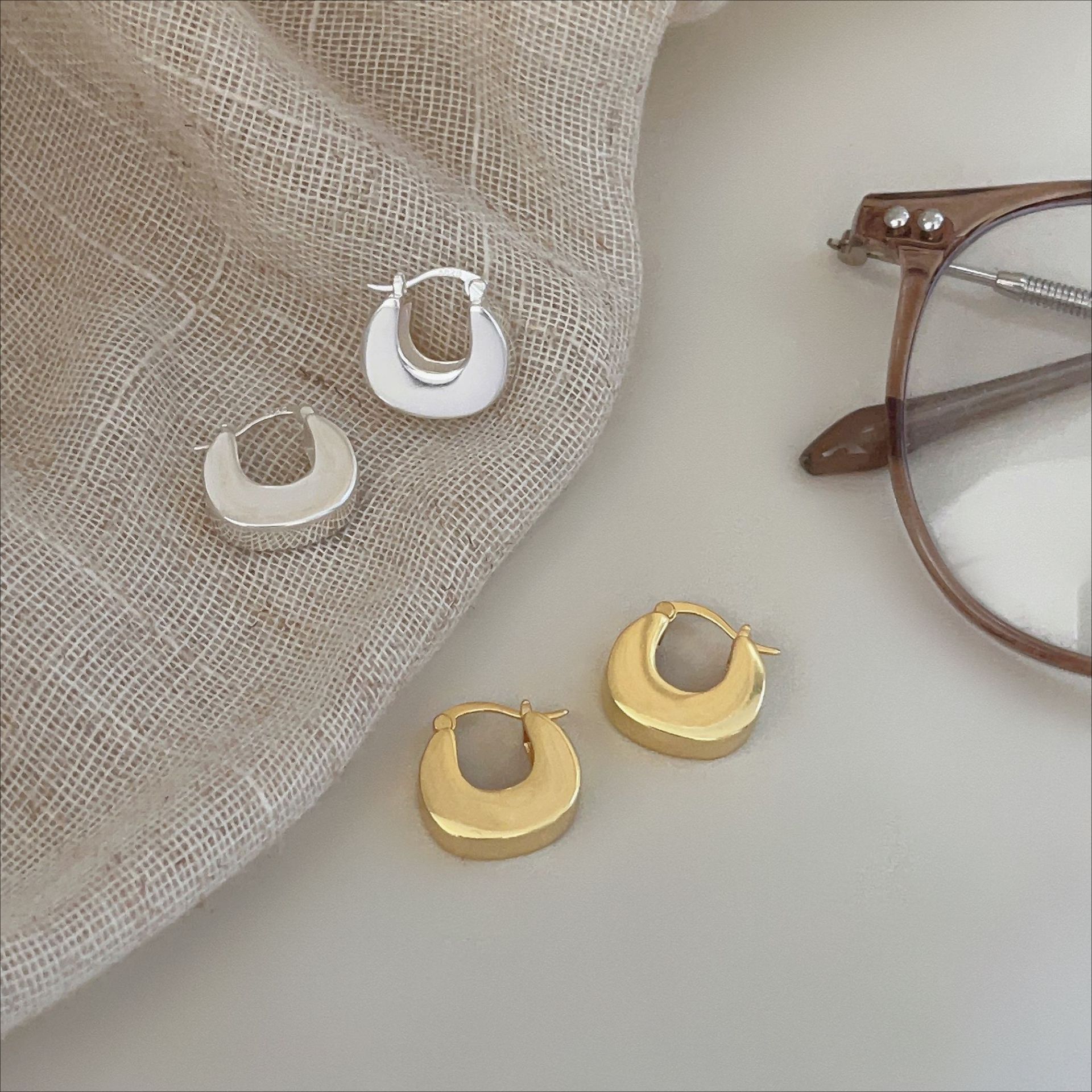 U Shape, Solid Color Pattern All Seasons Season 1 Pair 18K Gold Plated 925 Sterling Silver 925 Sterling Silver Earrings U Shape Solid Color Earrings
