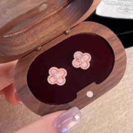 耳钉;戒指;项链