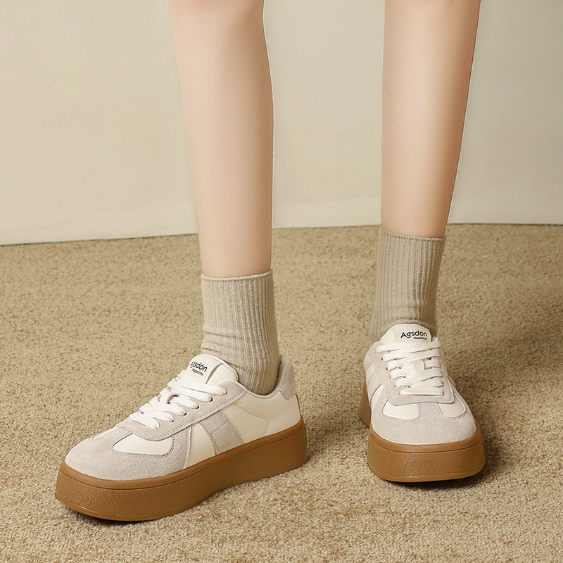 Zapatos de invierno 2025 nuevos zapatos de skate plano grueso y zapatos blancos de estudiantes de lana