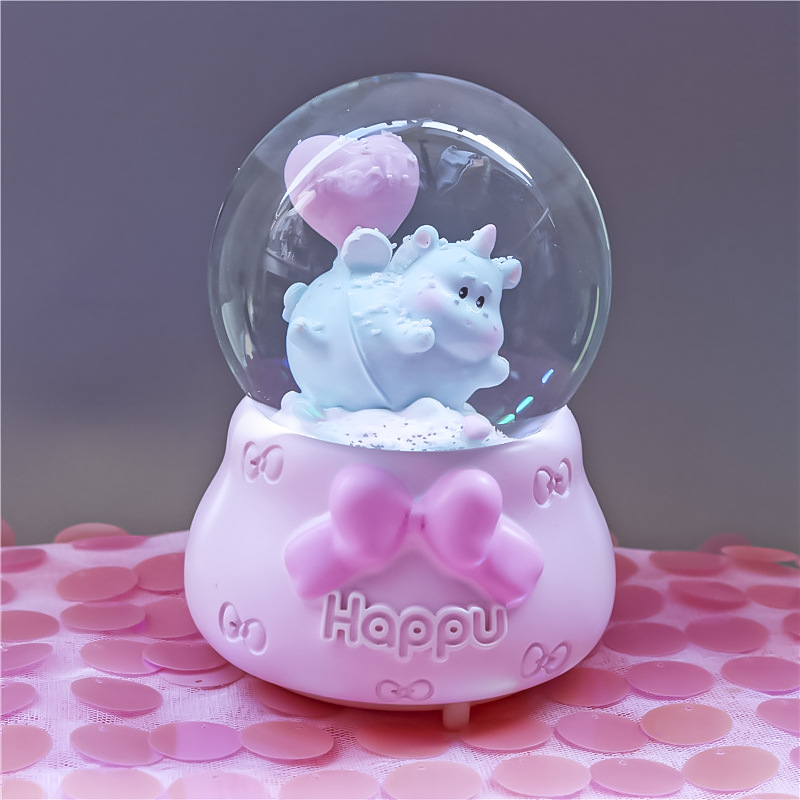 Nueva bola de cristal de mapache rosa pequeña, nieve, caja de música luminosa, luz nocturna, caja de música de regalo, artesanía de una pieza