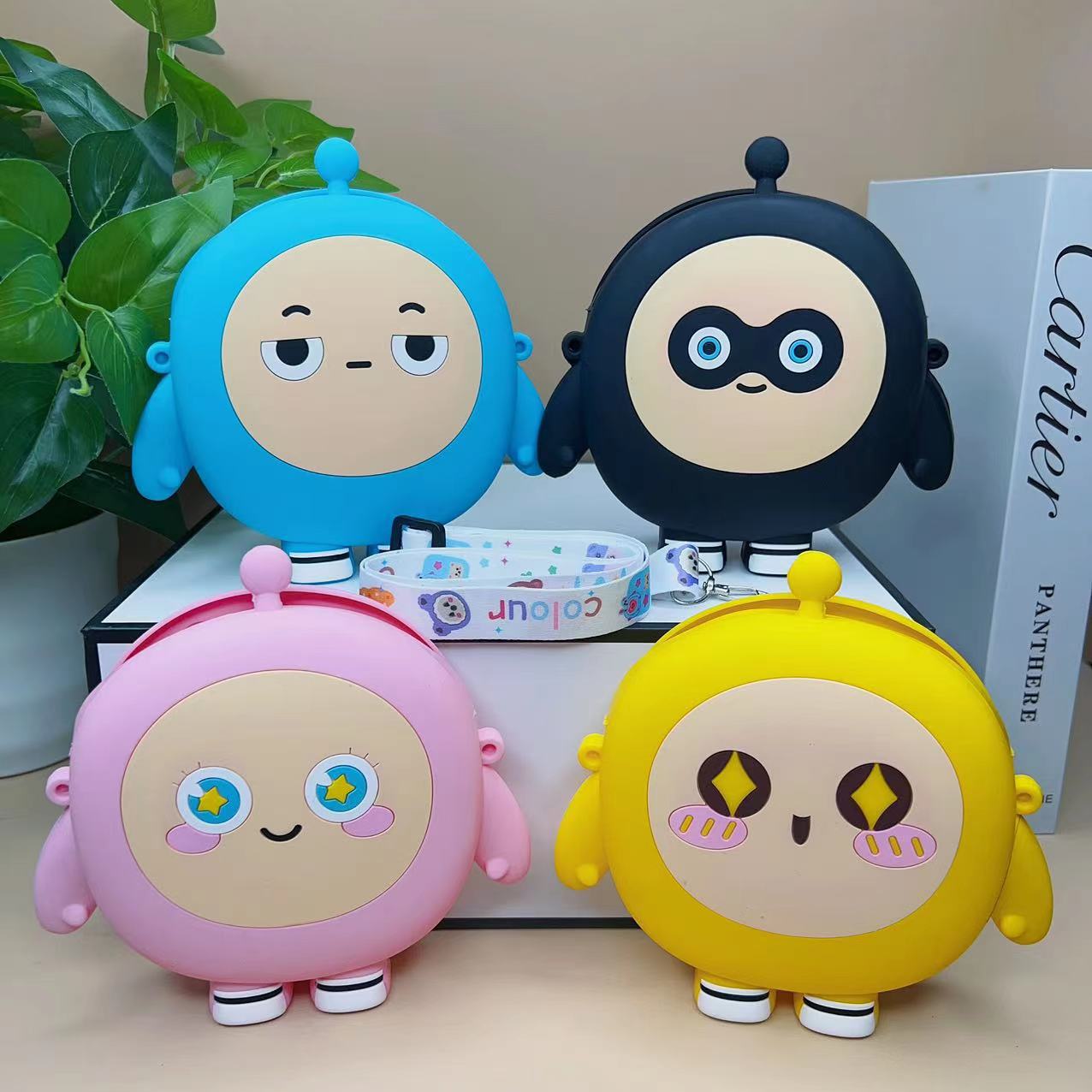 Cute Trendy Silicone Crossbody Bag for Kids, Boys and Girls, Coin Purse, Earphone Bag with Strap, Mini