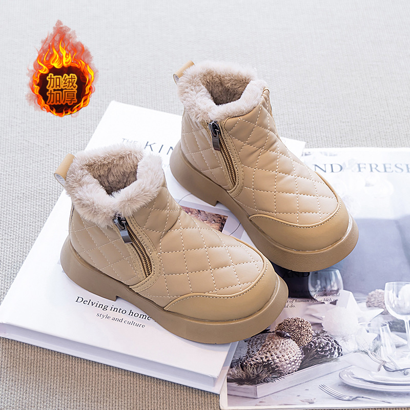 Botas de nieve de niñas con calentamiento de terciopelo para niños zapatos de algodón de invierno 2025 nuevas botas cortas de niñas botas de algodón de niños grandes
