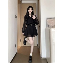 黑色连衣裙长袖女2024夏季新款收腰显瘦领设计感气质休闲小黑裙