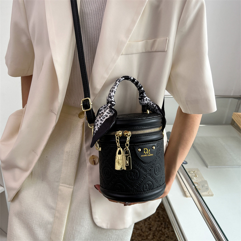 2023 Summer Niche Fortune Box Borsa a tracolla Borsa a tracolla alla moda Nuova borsa a tracolla Texture Borsa a secchiello portatile_voghion.com