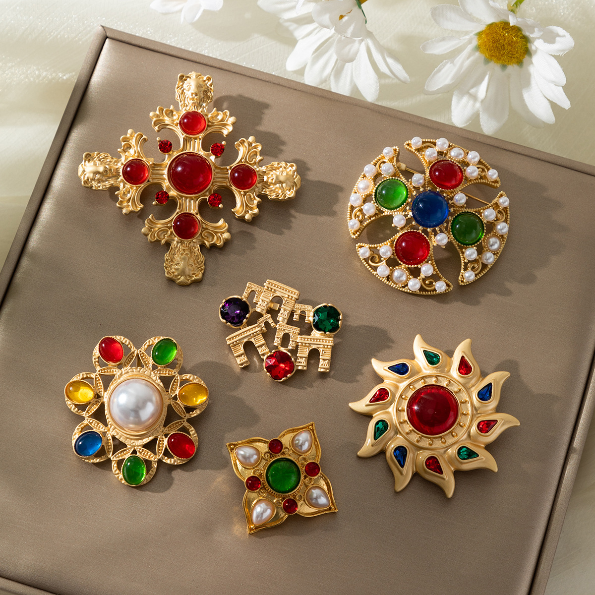 European and American Medieval Palace Style Baroque Gemstone Brooch Alloy Diamond Exotic Style Pin Clothing Bag Accessories