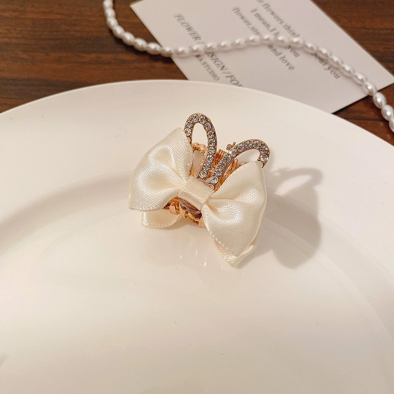 Exquisito clip pequeño clip de flequillo lateral de diamantes de imitación de perlas femeninas nuevo mini clip de tiburón de medio lazo horquilla tocado