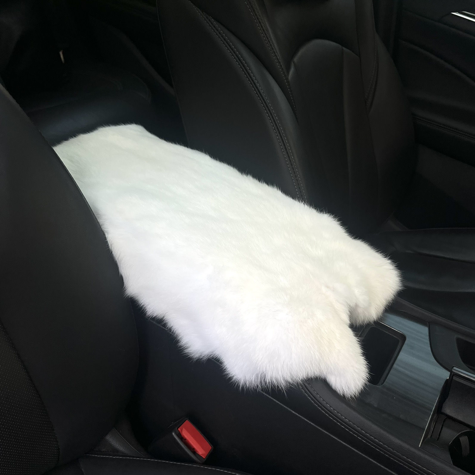 Fushou New Car Armrest Box Rabbit Fur Car Rabbit Fur Plush (Armrest box pad) - white