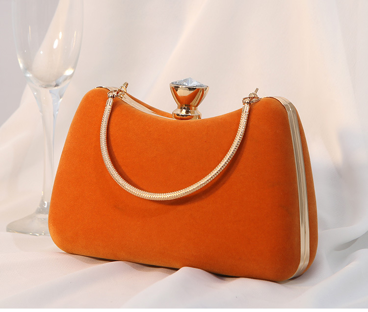 Le Noir Rouge Orange Velours Couleur Unie Forme D'oreiller Sacs De Soirée display picture 3