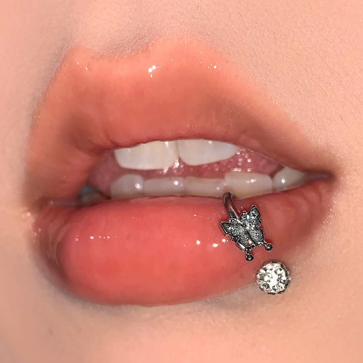 Silver pointed spike labret stud material detail