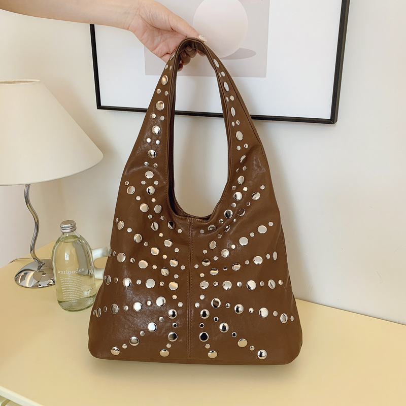 Bolso de textura transfronteriza 2025 verano nuevo estilo bolso retro remache bandolera bolso de mensajero de gran capacidad mujer