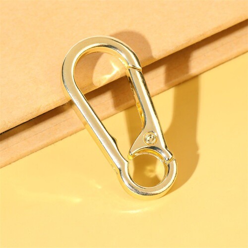 Golden carabiner creative waist buckle car key chain accessories gold-plated hanging buckle Dongguan small commodity manufacturer wholesale