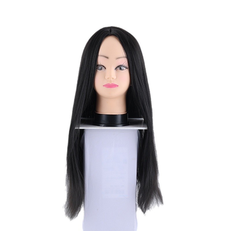 Peruca feminina longa e lisa, com fios naturais e volumosos, feita de seda resistente a altas temperaturas, com repartição central e acabamento em seda. Tamanho médio._voghion.com
