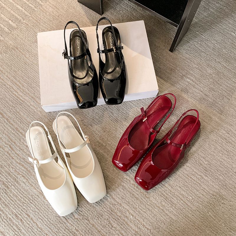 2025 nuevo estilo francés retro cabeza cuadrada con Mary Jane Baotou sandalias mujeres zapatos de ballet de charol rojo mujeres