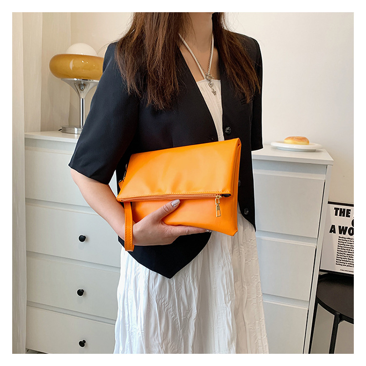 Women's Small All Seasons Pu Leather Solid Color Fashion Square Magnetic Buckle Clutch Bag display picture 10