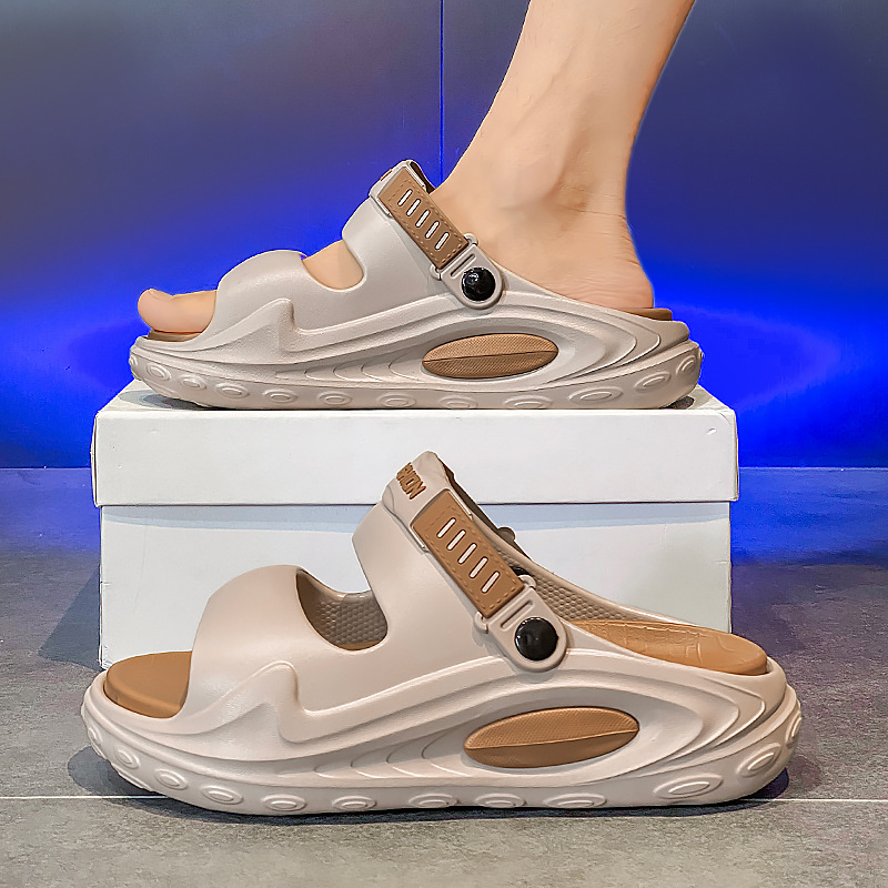 Pantuflas nuevo estilo de verano para hombres, conducción deportiva, sandalias de gran tamaño, suela gruesa, aumento de la sensación antideslizante de pisar heces, chanclas para hombres