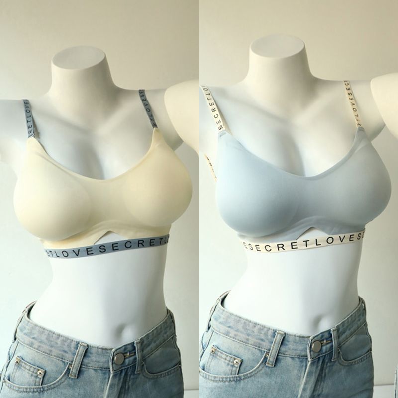 둥근 가슴을 위한 샴페인 화이트 + 라이트 블루