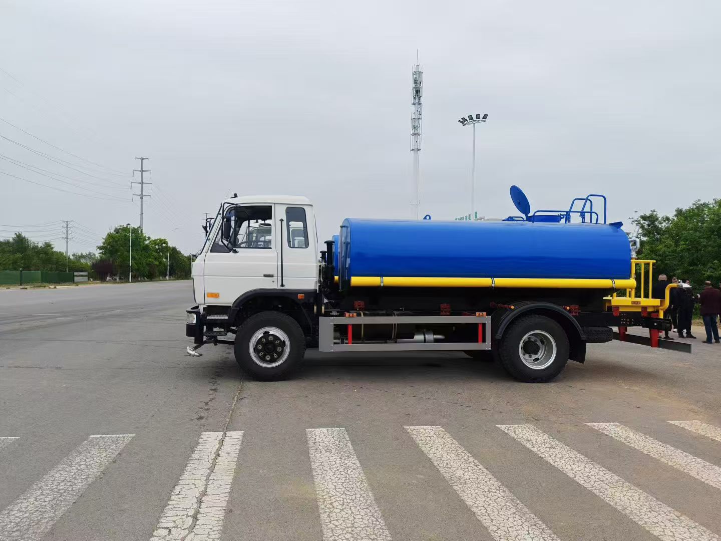 Dongfeng Huashen 12-Ton Export Model Sold by Chengli Special Vehicle Manufacturer, National Vi 12-Cubic-Meter Fog Cannon Greenery Sprinkler Truck