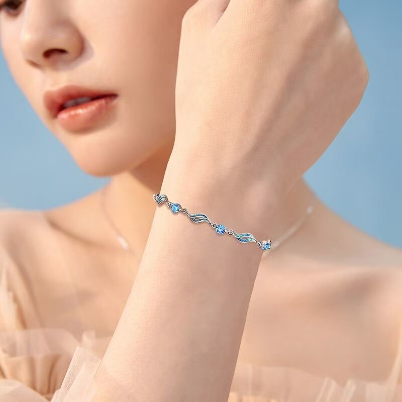 Ocean Love Bracelet: Niche, Light Luxury, Instagram-Worthy Design, Unique and High-End Feel, Versatile Jewelry, Super Atmospheric and Exquisite