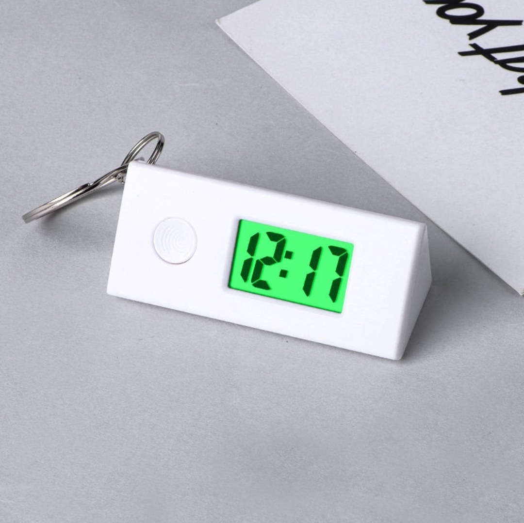 新款学生儿童电子表 男女考试学习三角夜光电子表背包简约钥匙扣