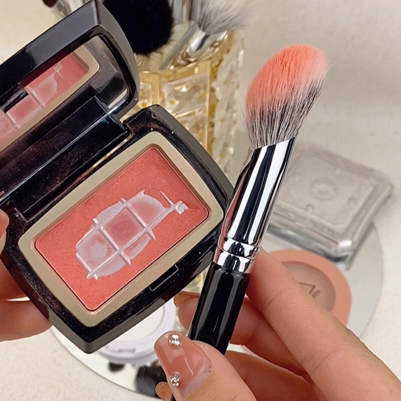 Wool bevel high-gloss blush face dot color brush finger belly atmosphere brush side face trimming brush Cangzhou makeup brush Wool bevel high-gloss blush face dot color brush finger belly atmosphere brush side face trimming brush Cangzhou makeup brush