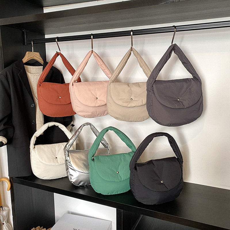 2024 otoño y invierno nuevo algodón de moda, bolsas axilales de moda, bolsas de bolsillo de estilo extranjero, bolsas de bolsillo.