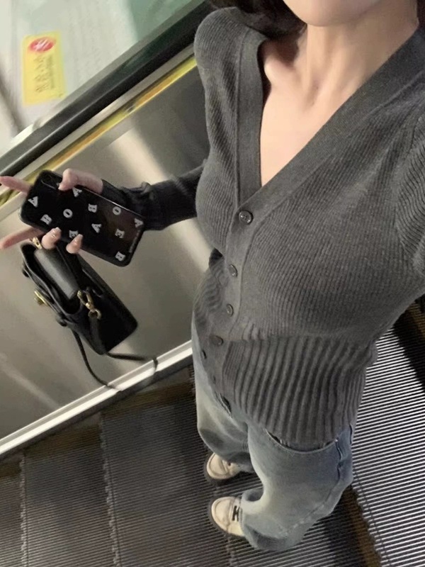 秋灰色v领针织衫女大码胖mm修身显瘦收腰软糯长袖打底衫上衣冬|undefined