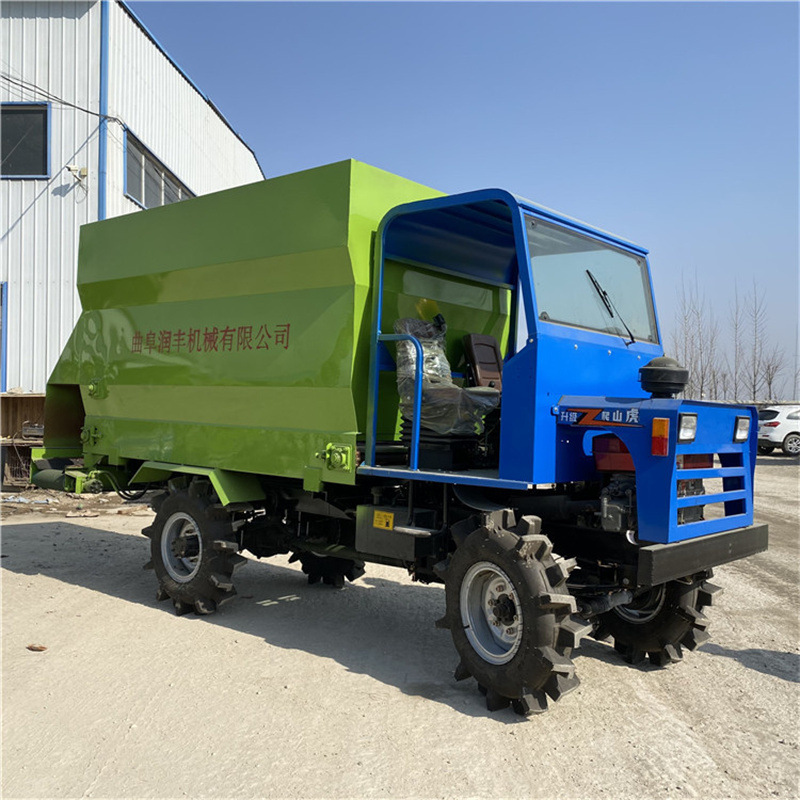 Diesel de tres ruedas autopropulsado ganadero 5 cargador de alimentación coche eléctrico 3 cargador de alimentación de corral de ovejas mezclador y máquina de mezcla integral descarga uniforme