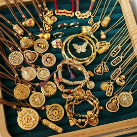 项链;耳环;耳钉