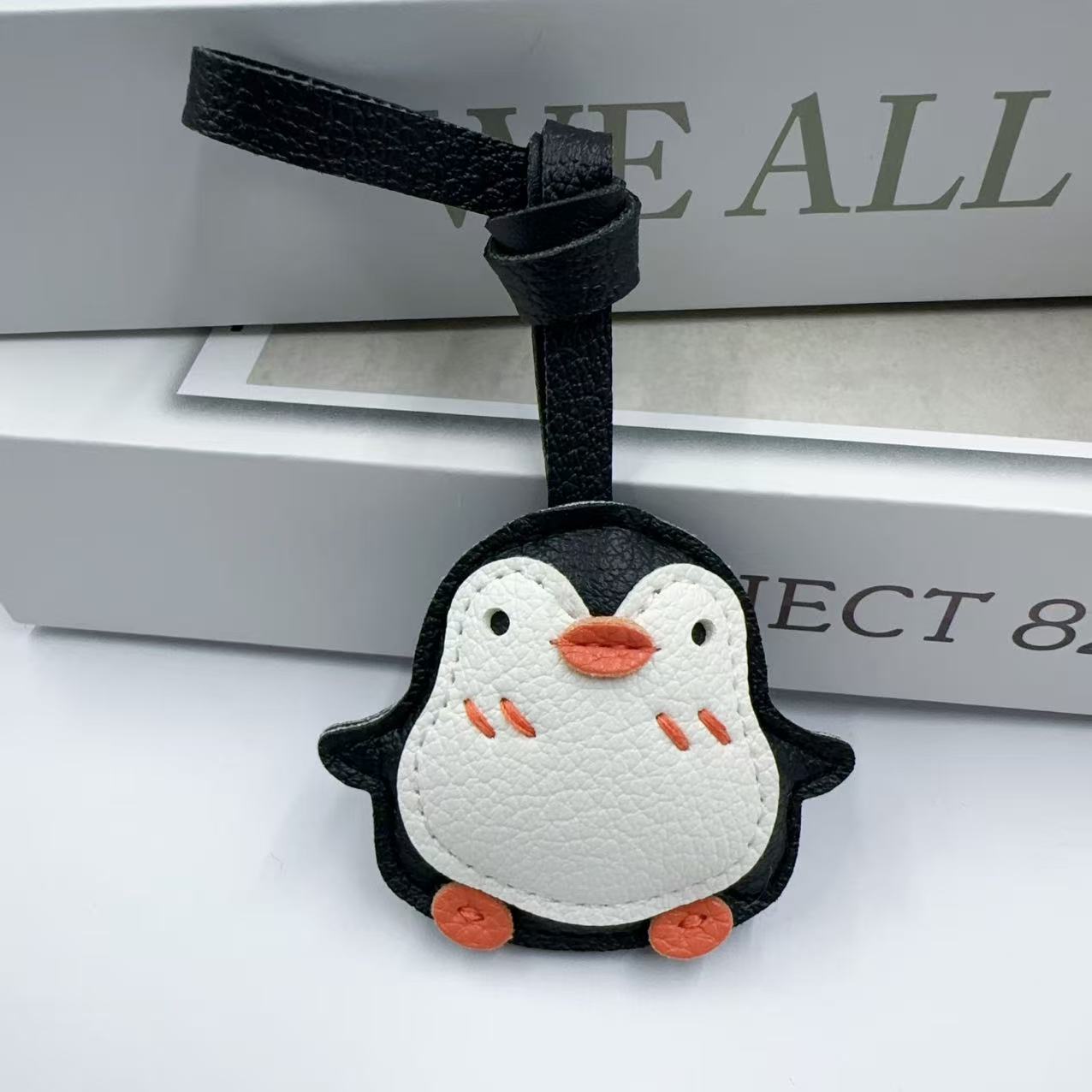 Cute pingüino cuero colgante accesorios de dibujos animados pingüino bolsos joyas colgante al por mayor