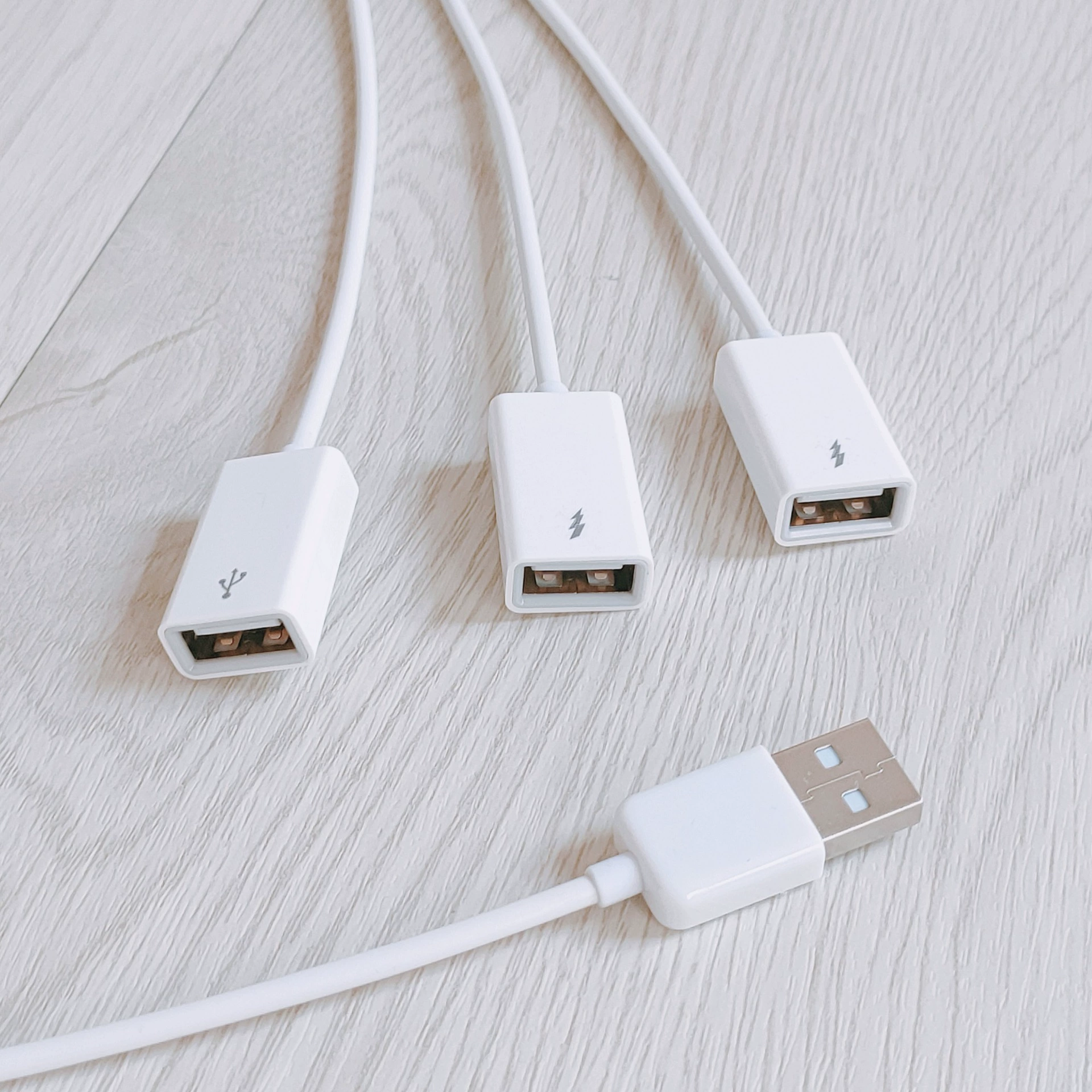 USB-зарядный кабель, 3 USB гнезда, удлинитель до 1 метра