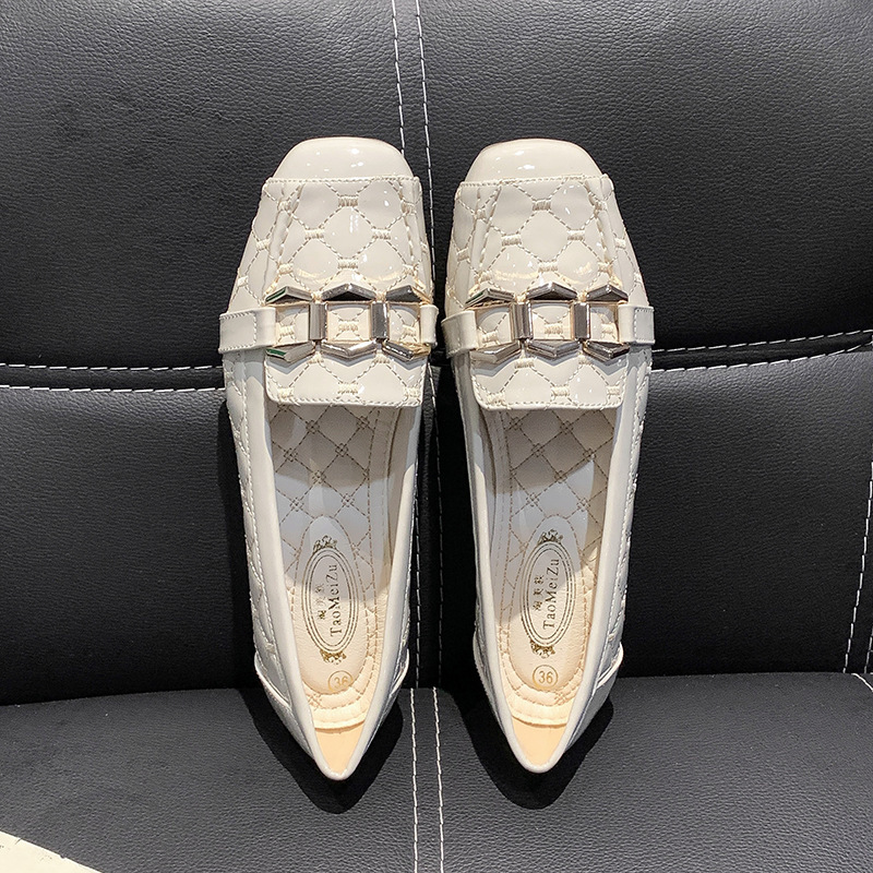 978-2 size 33-41-43 square toe flat comfortable small leather shoes soft leather soft bottom patent leather buckle embroidered shoes 978-2 size 33-41-43 square toe flat comfortable small leather shoes soft leather soft bottom patent leather buckle embroidered shoes