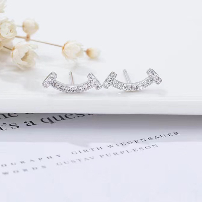 high quality V Gold 925 Silver Needle Smile Earrings Women's Simple Elegant Artistic Sweet Smiling Face Diamond Earrings