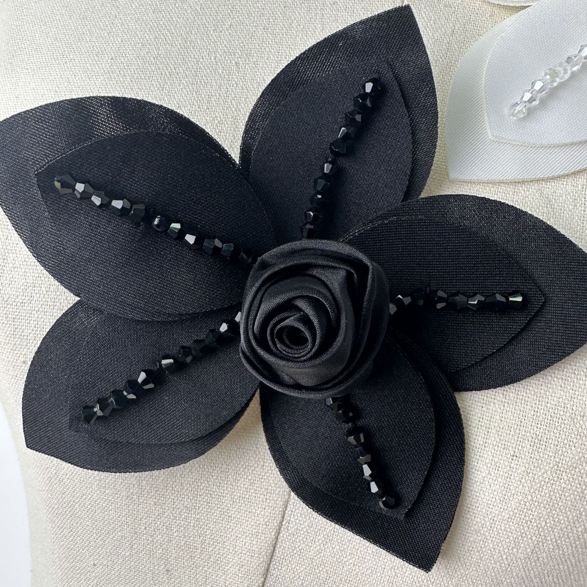 Blanco y negro cuentas de clavos estereoscópicos rosa vestido de boda vestido vestido vestido de baile Lolita accesorios accesorios tocado