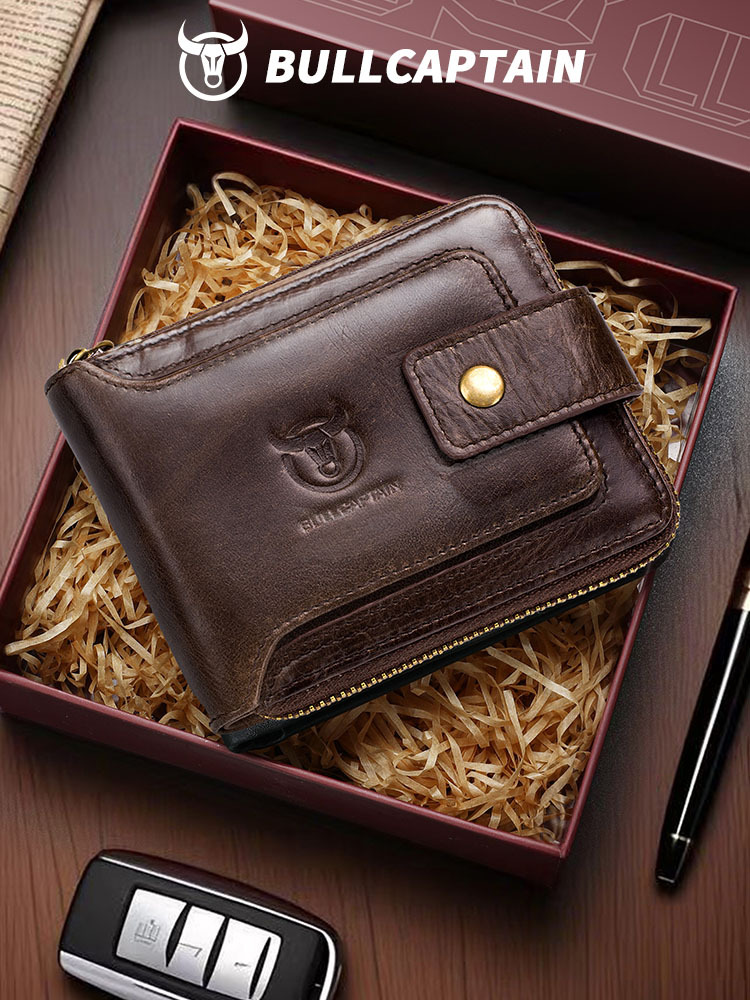 Leather wallet with zipper for driver's license