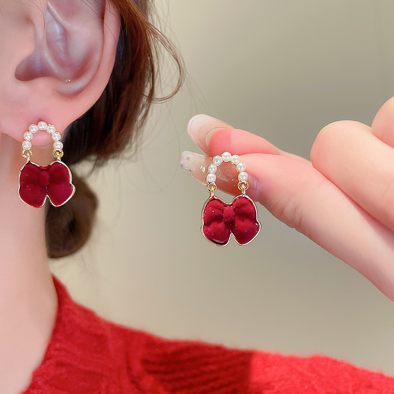 Echtgold galvanisierte Silbernadel mit beflockten Schmetterlingsperlen, winterrote Taschen, Ohrringe, koreanische modische Ohrringe für_voghion.com