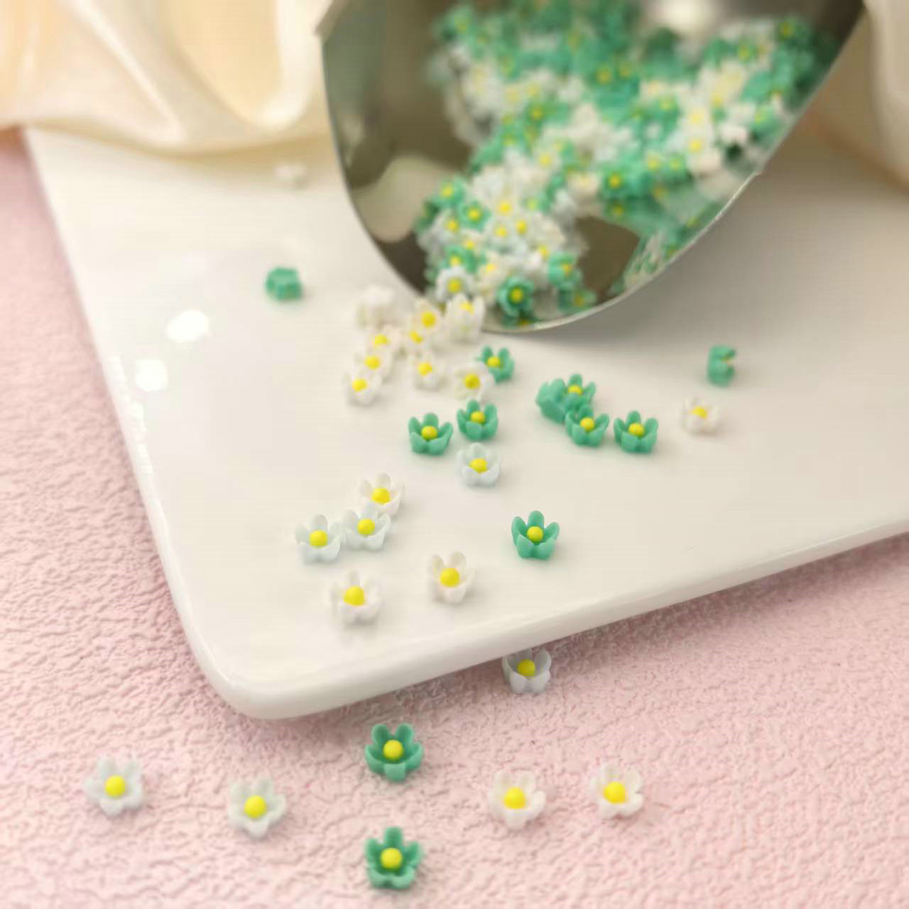 白蓝绿小花美甲饰品01.jpg