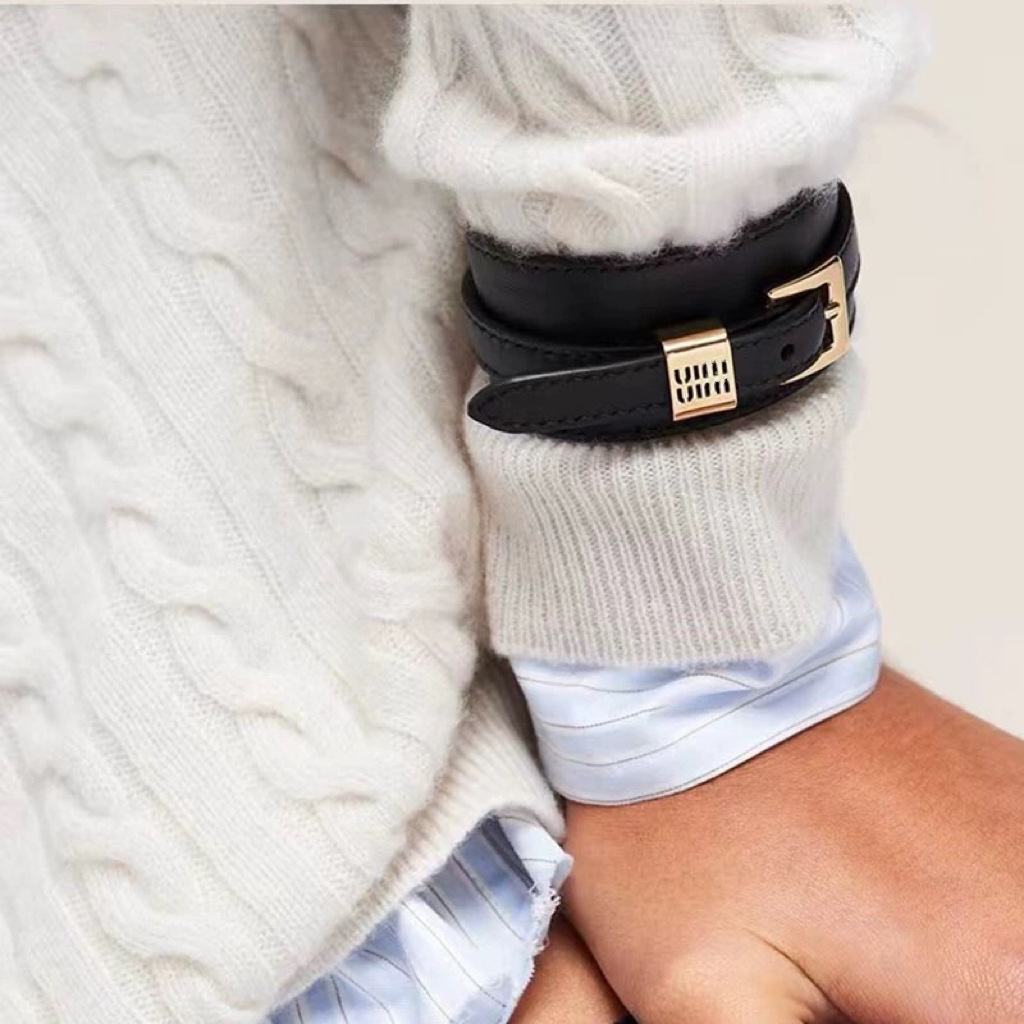 미우미우 와이드 가죽 팔찌-블랙