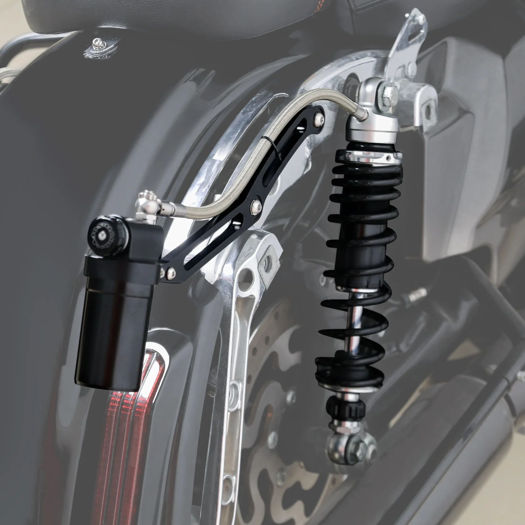 Suitable for Harley-Davidson Road Glide, Road King, and Road Glide Modified Rear Shock Absorbers Ohlins Small Gold Bottle Nitrogen Rear Shock Absorbers