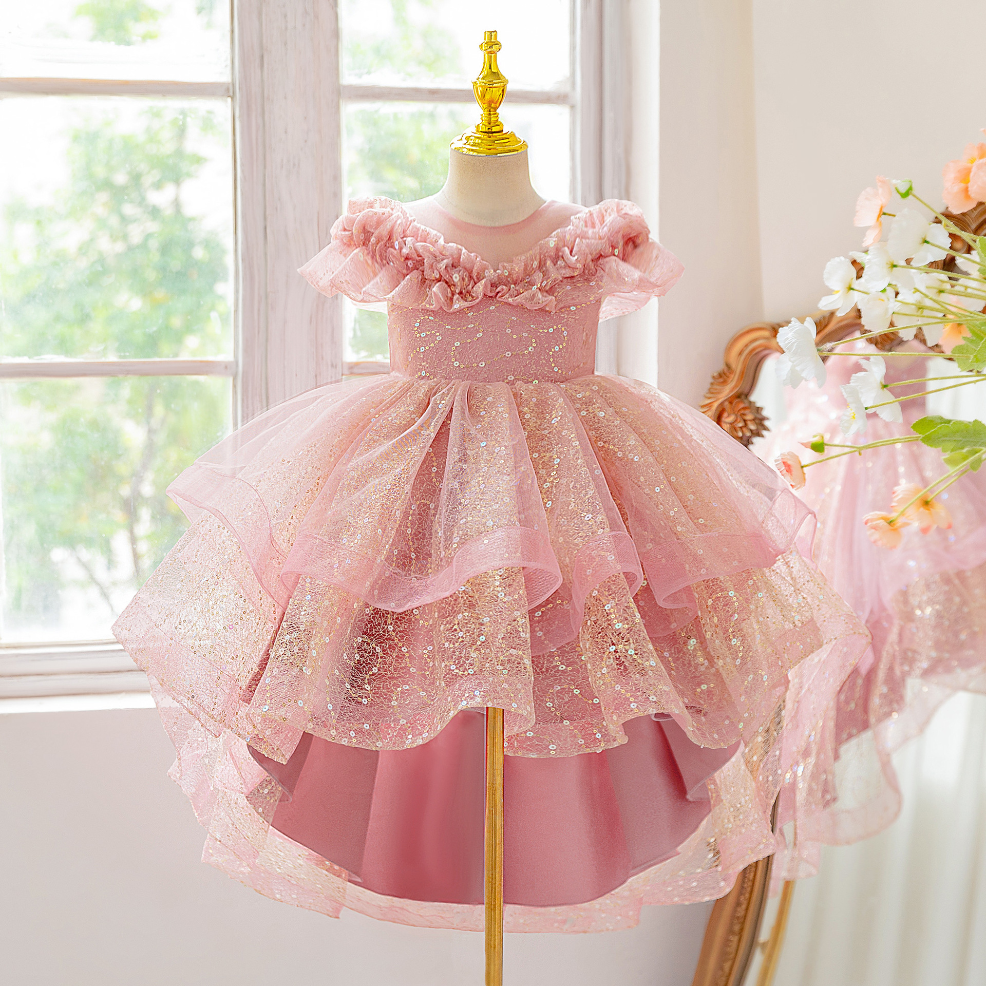 Nuevos vestidos de princesa de niñas vestidos de boda floral vestidos de cuentas vestidos de cola plectados vestidos de fiesta de cumpleaños para niños
