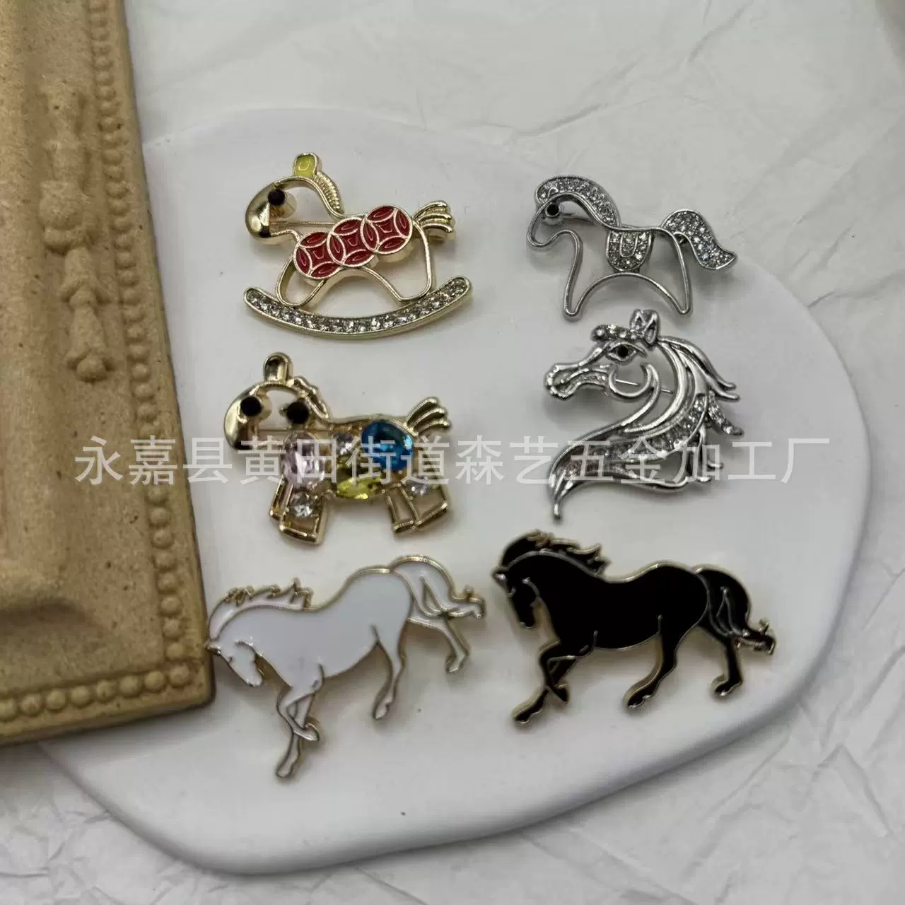 新年红色小马胸针马到成功本命年生肖新时尚别针创意胸花服装饰品