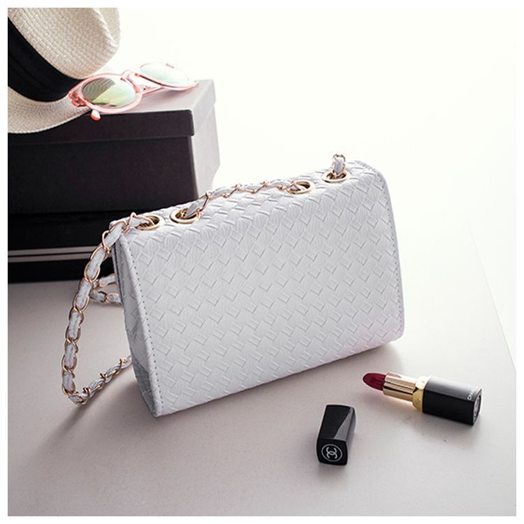 Women's Medium Pu Leather Solid Color Lingge Vintage Style Streetwear Square Flip Cover Crossbody Bag display picture 7