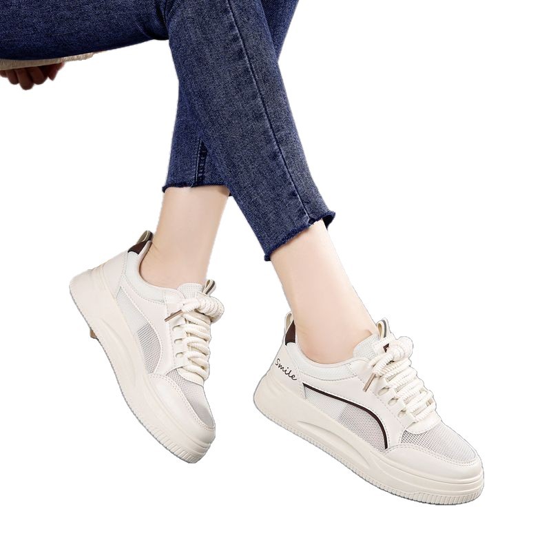 Zapatos de malla antideslizante para mujeres 2025, nuevos zapatos casuales de verano ligeros con suela suave, zapatos blancos coreanos para mujeres