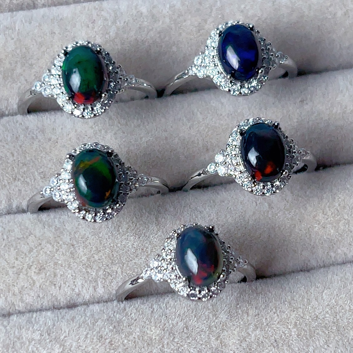 Naturlig svart opalring i silverpläterad koppar enkel design_voghion.com