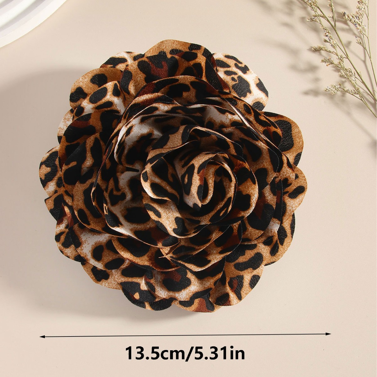 Vintage leopardmönstrad kameliabrosch stor fransig blomma_voghion.com