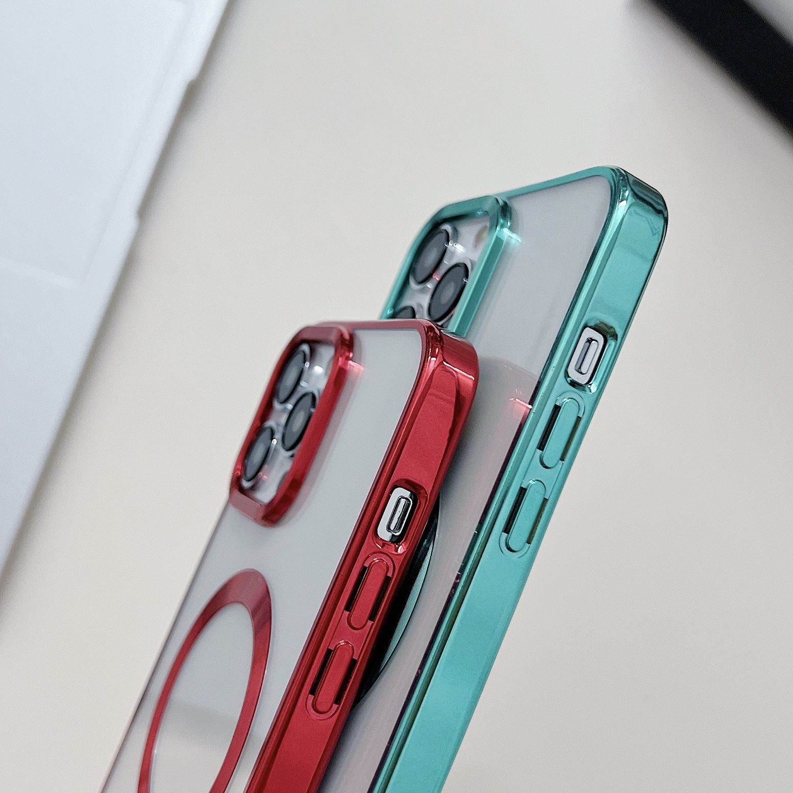 Funda para teléfono móvil Apple 16 galvanoplastia magnético iPhone14 color sólido escudo dorado 15promax funda protectora de silicona