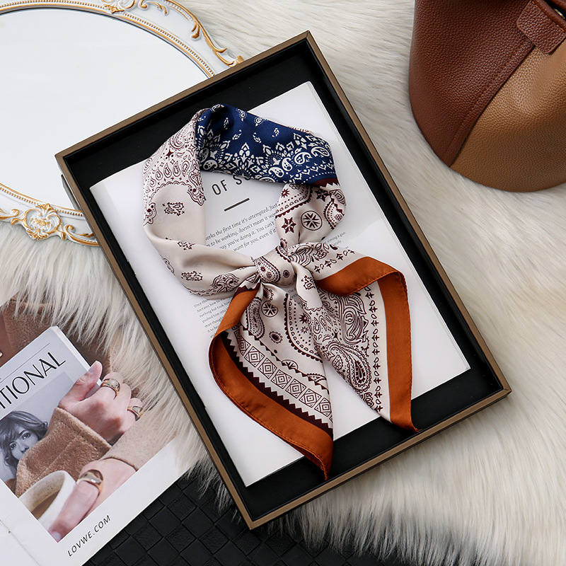 Red coreana de Internet todo fósforo moda floral 70 bufanda cuadrada de seda de imitación bufanda bufanda de seda de punta de onda de sentido de alta calidad bufanda de seda para el cuello al por mayor