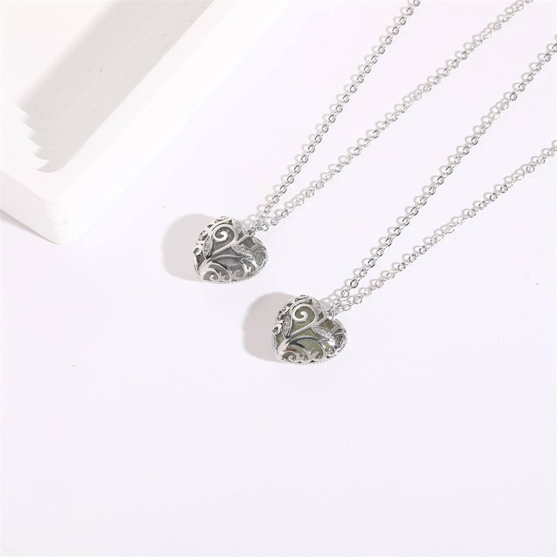 Simple Style Tree Heart Shape Copper Luminous Plating Pendant Necklace 1 Piece